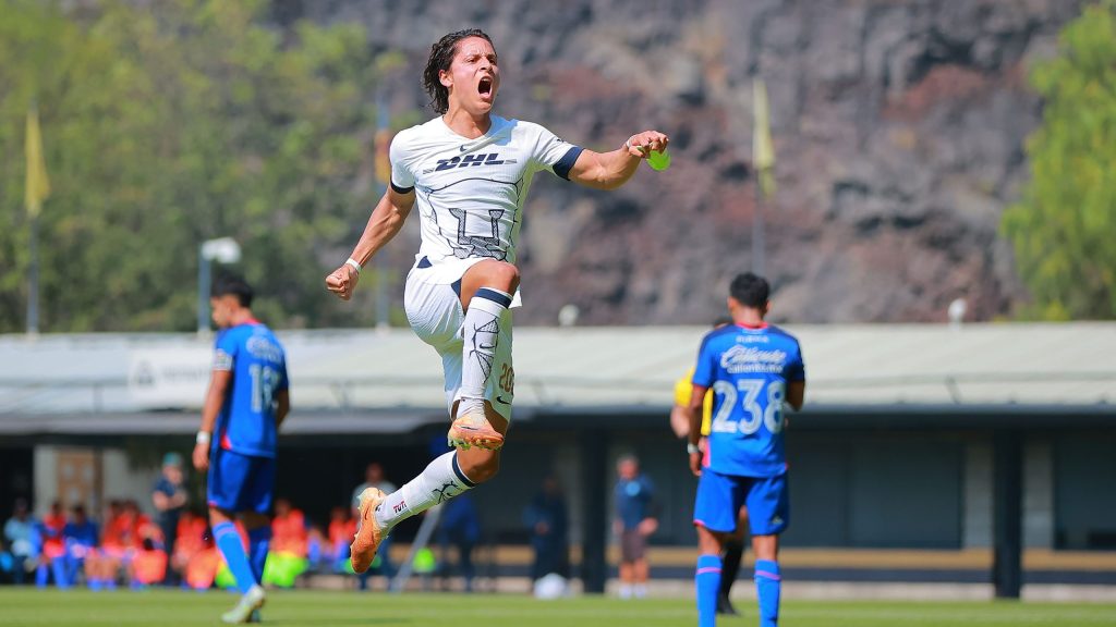 Fernando Sámano festeja el gol que le marcó a Cruz Azul en el pasado torneo. (Foto: Imago7)