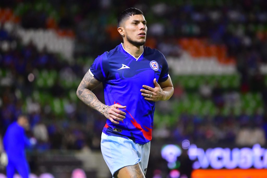 Ike Carrera reveló por qué Carlos Salcedo debe continuar en Cruz Azul (Imago 7)